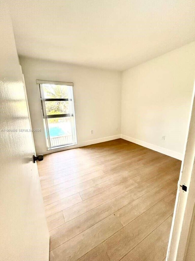 Building Photo - 8775 Park Blvd