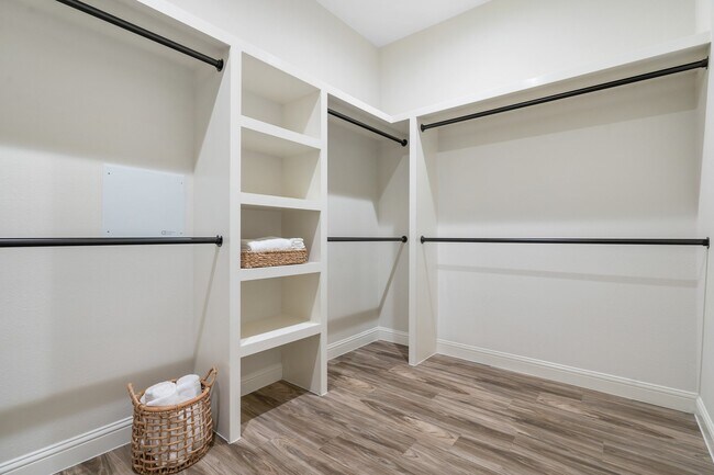 Building Photo - 12110 S Tara Plantation Dr