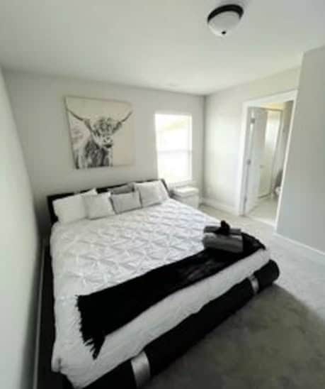 Building Photo - 5018 Central Ave