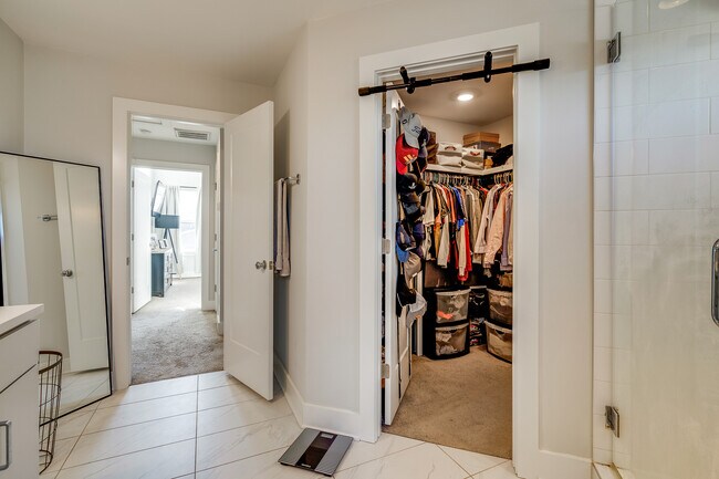 Building Photo - 717 Tral St