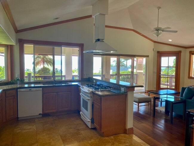 Building Photo - Stunning Launiupoko 2BR Rental – Ocean Vie...