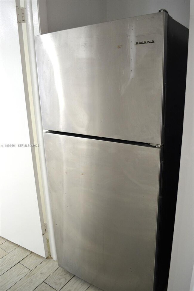 Building Photo - 1037 SW 4th St