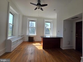 Building Photo - 348 Green Ln