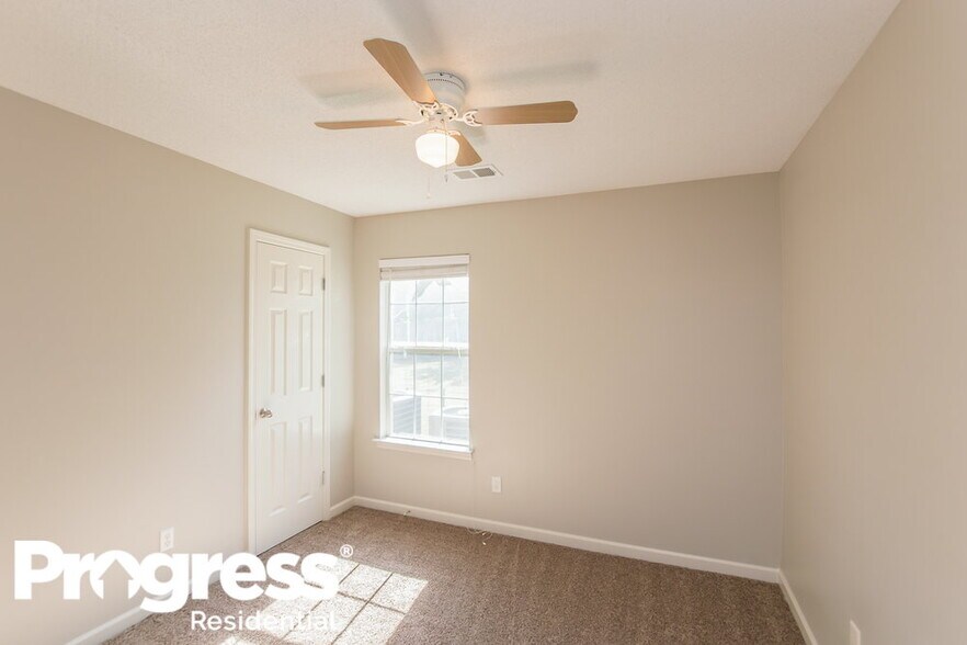 Building Photo - 9909 Southern Oak Way