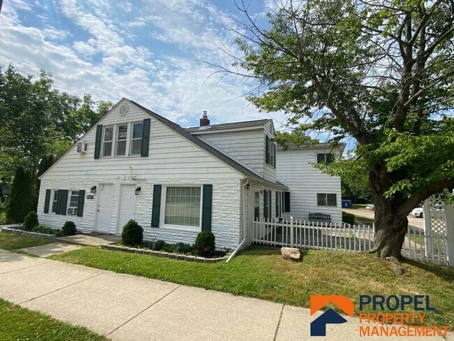 Building Photo - 8141 Macomb St