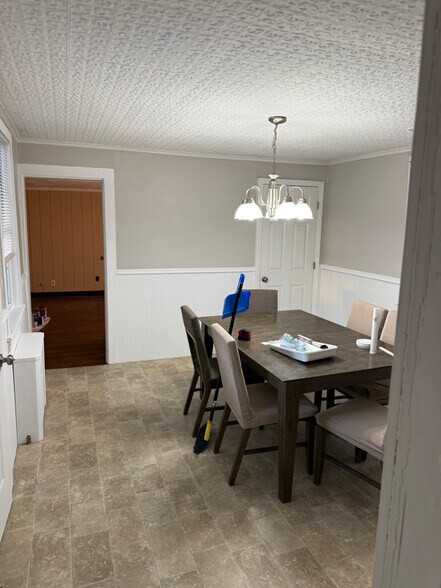 Building Photo - 310 Main St