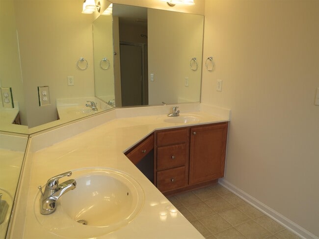 Building Photo - 305 Cinnamon Way