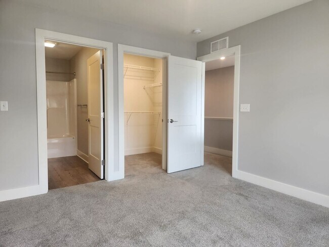Building Photo - Two Bedroom Townhome