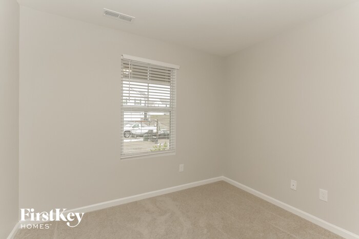 Building Photo - 10226 Holly Park Dr