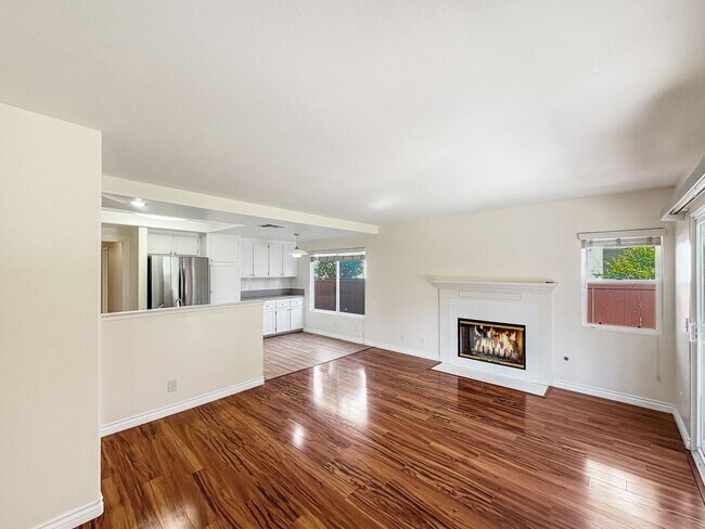 Building Photo - Bright & Spacious 4B/3BA Scripps Ranch Hom...