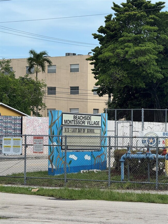 Building Photo - 2213 Lincoln St