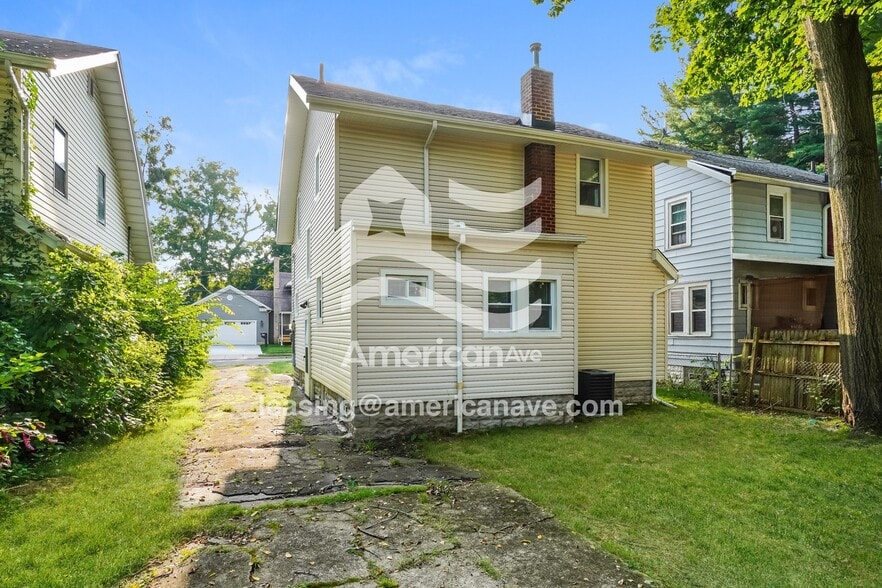 Building Photo - 384 Grace Ave