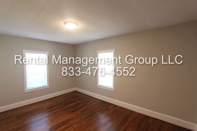 Building Photo - .New On The Market! Charming 2 bedroom 1 bath