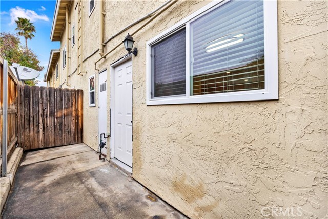 Building Photo - 980 E Mission Ave