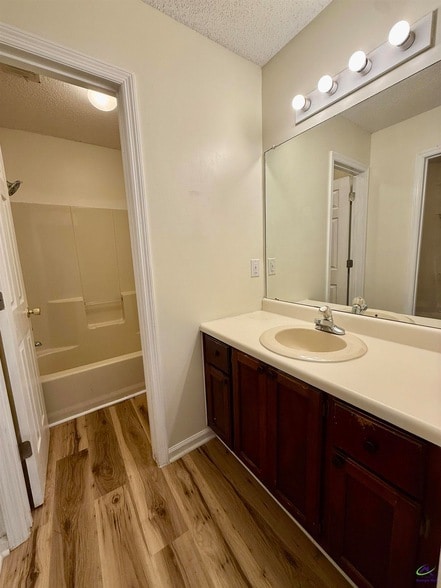 Building Photo - 126 Kensington Cir