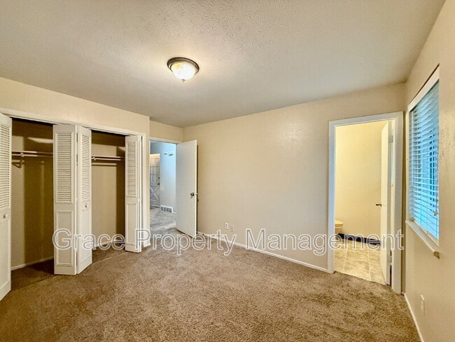 Building Photo - 1070 Iris St