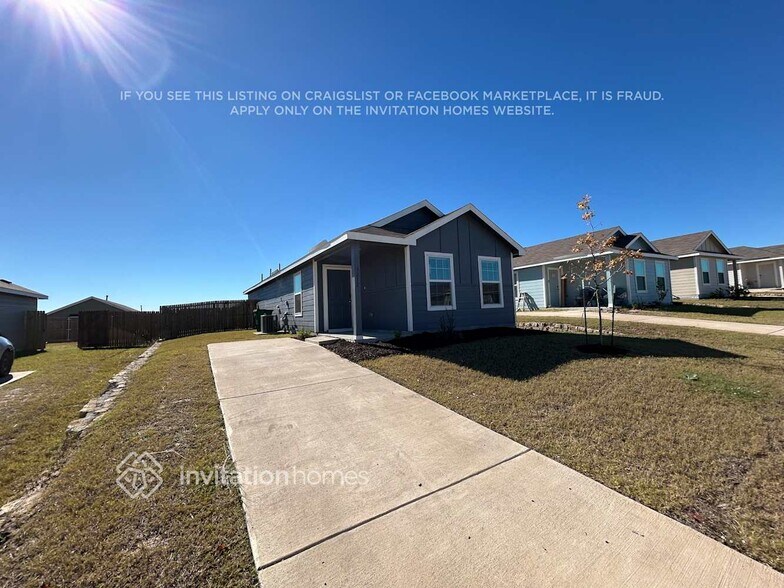 Building Photo - 3212 Crestone Dr