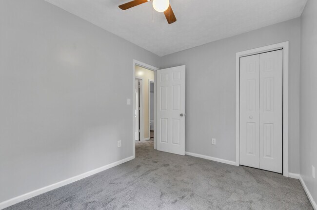 Building Photo - 517 Laurel Tree Ln