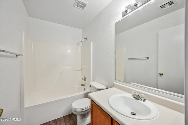 Building Photo - 625 S Heritage Dr