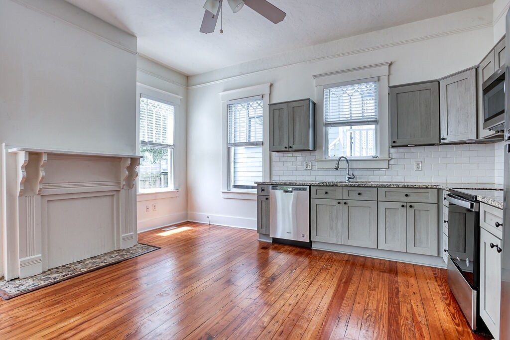 Building Photo - 301 W 32nd St