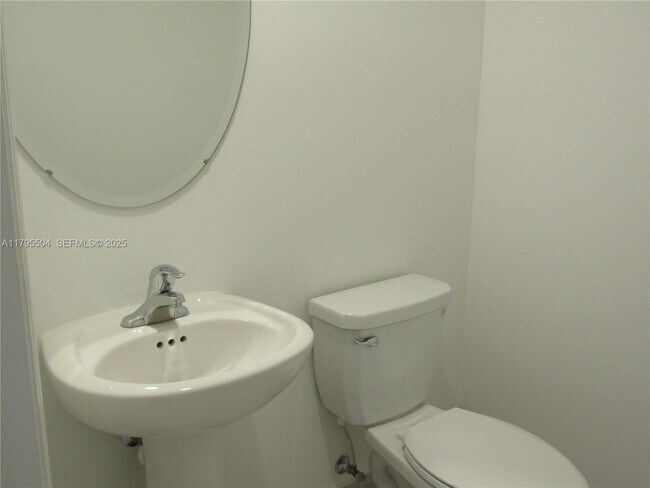 Building Photo - 1414 SE 26th Ter