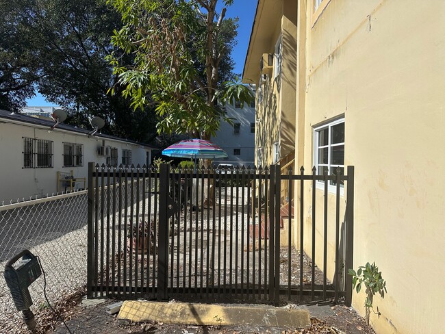 Gate on South - 610 SW 6th Ave