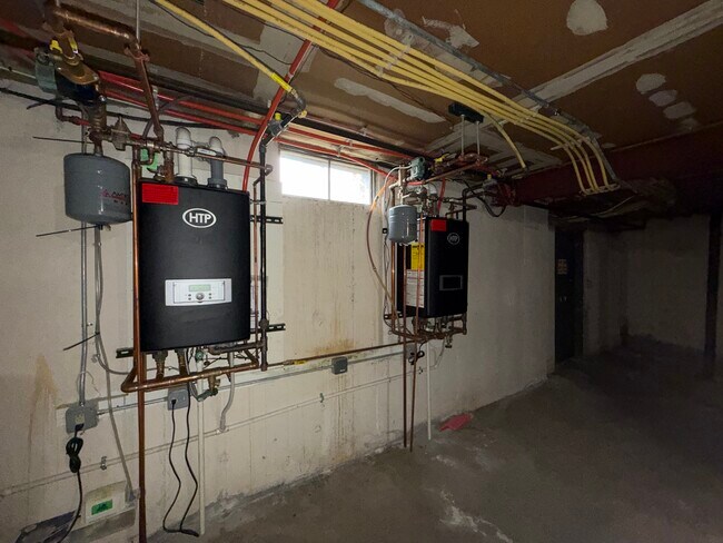 Building Photo - 27 Brewster Rd