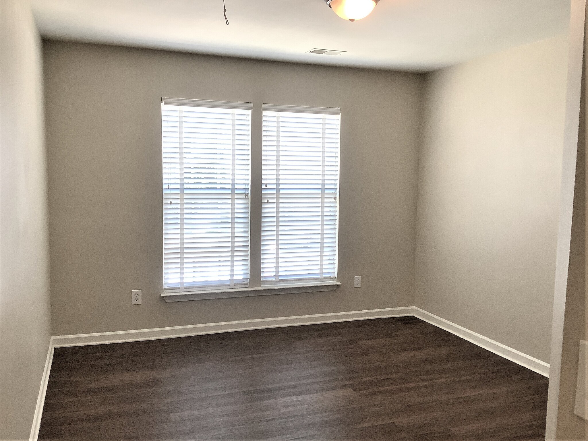 Building Photo - 818 Laurel Meadows Pkwy