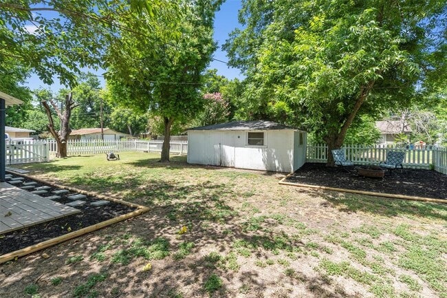 Building Photo - 308 Alva St