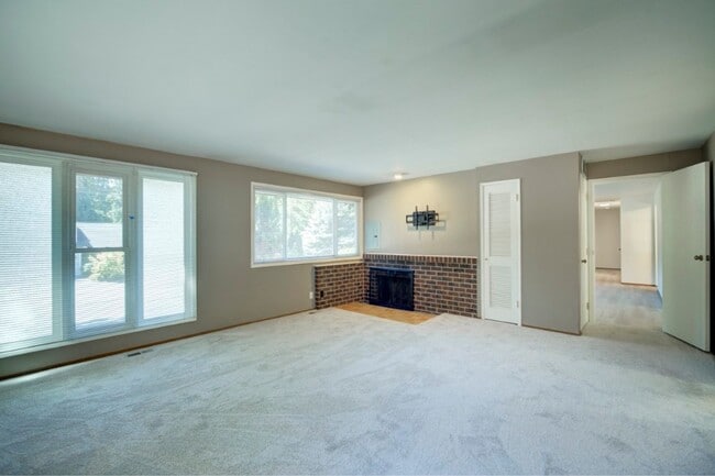 Building Photo - 3Bd/1.75Ba Kirkland House