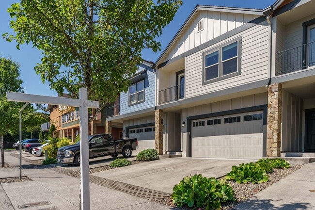 Building Photo - ASK ABOUT OUR AUGUST MOVE IN SPECIAL: Spac...