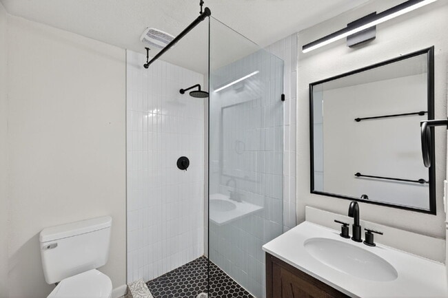 Building Photo - Fully Renovated 3 bedroom St. Pete Home | ...