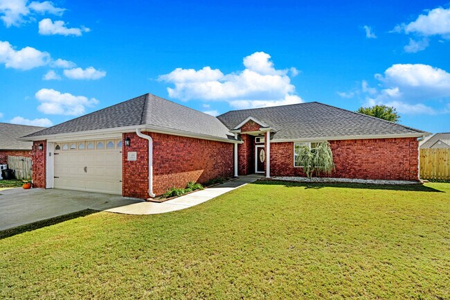 Building Photo - 1202 Hershel Dr