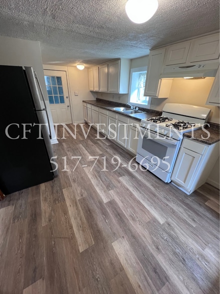 Kitchen - 233 Vanlieu St