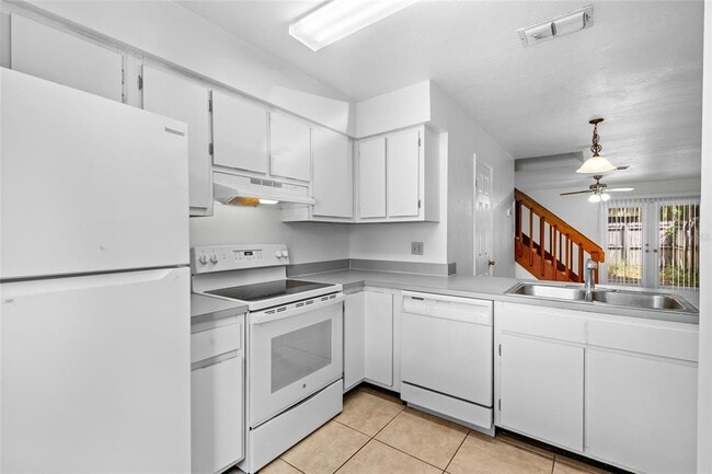 Building Photo - 2219 SW 39th Way