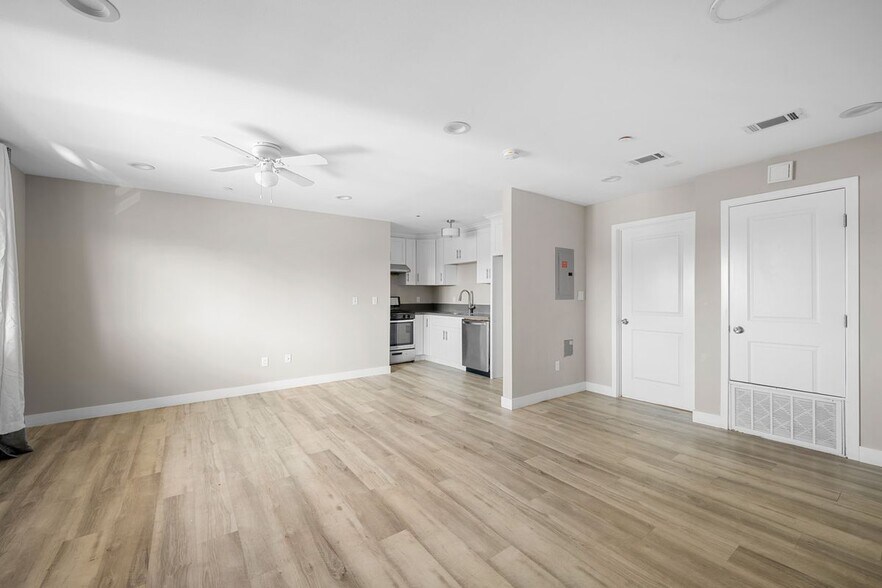 Building Photo - 11731 Runnymede St