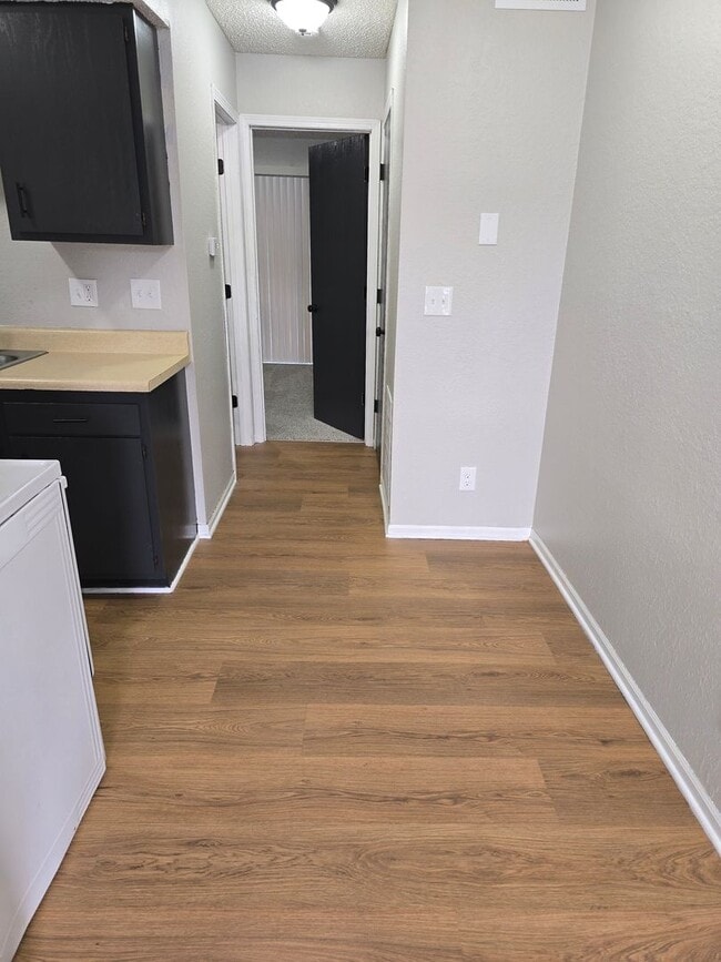 Building Photo - Updated 1 bedroom apartment in Osage Beach right behind Hyvee