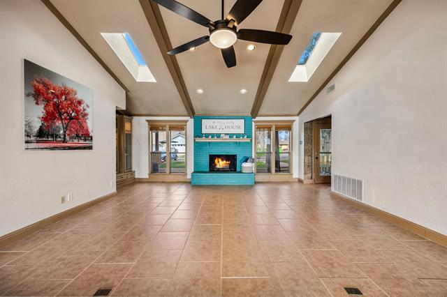 Building Photo - 18409 Shore Dr