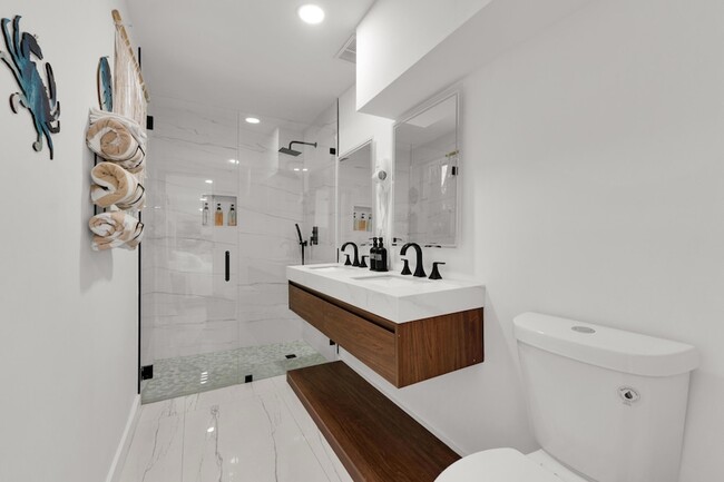 Building Photo - 1433 NE 53rd Ct