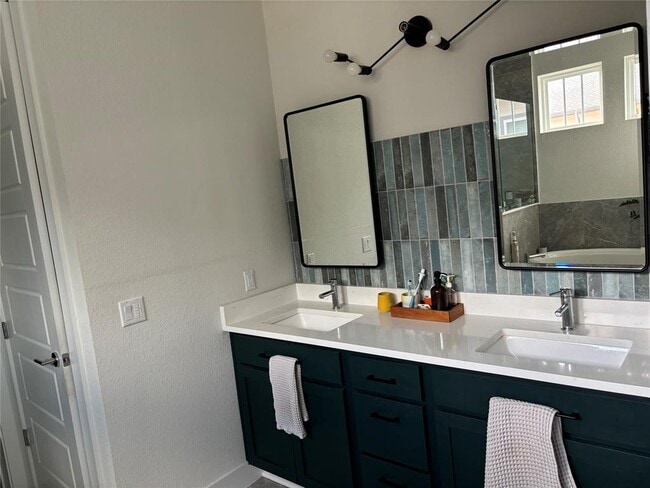 Building Photo - 9204 Apogee Blvd