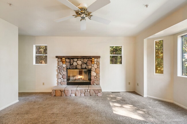 Building Photo - 1005 Chillon Dr