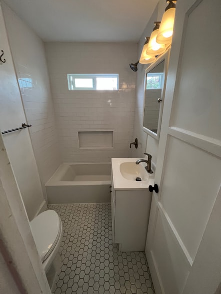 Building Photo - 3706 Nimitz Blvd