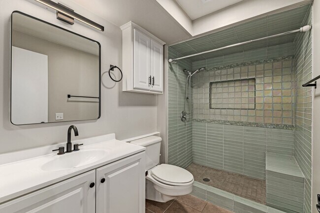 Building Photo - Updated condo in Sun City!