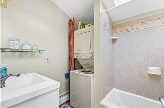 Building Photo - 56 Hillside Ave