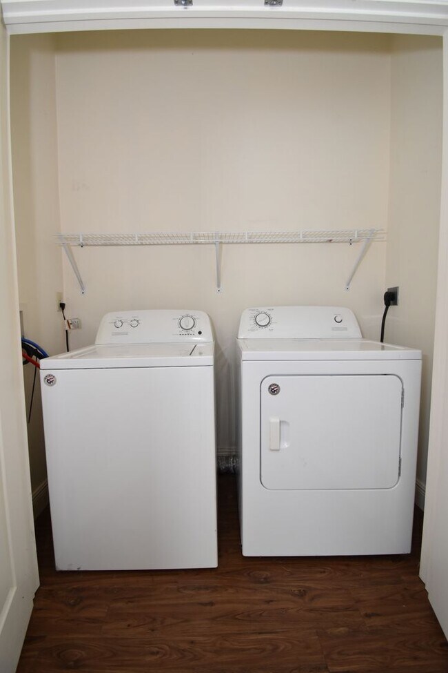 Building Photo - Pine Grove Apartments