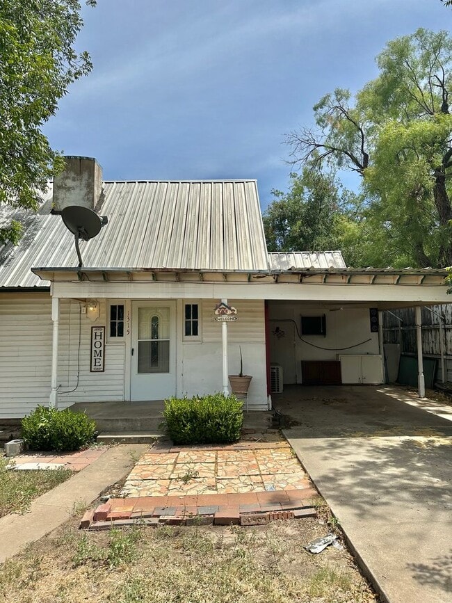 Building Photo - Coming Soon... 1 Bedroom Duplex In Central San Angelo!