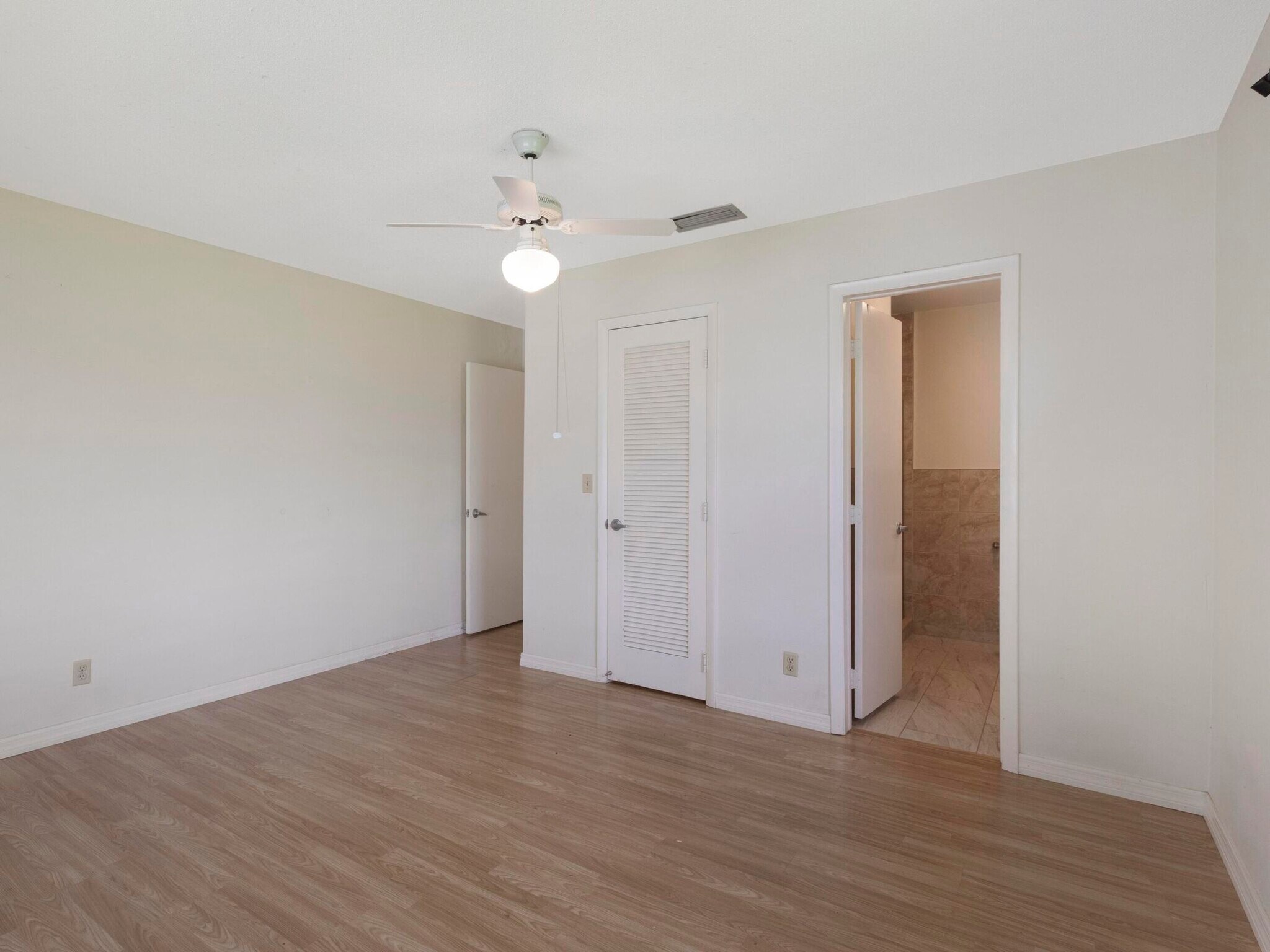 Building Photo - 127 Leisureville Blvd