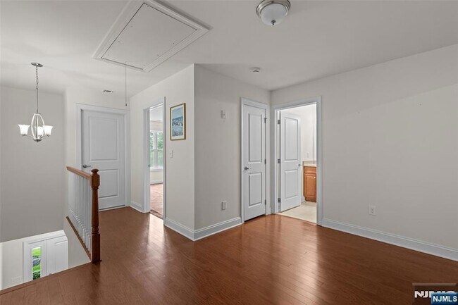 Building Photo - 52 Parkside Dr