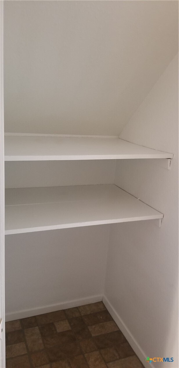 Building Photo - 1109 Wales Dr