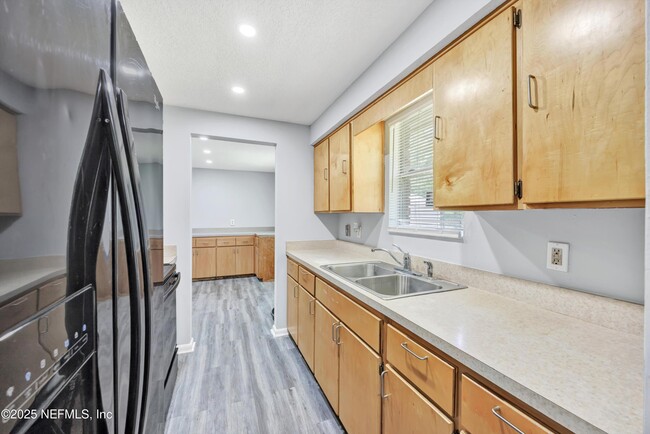 Building Photo - 4043 Marland St
